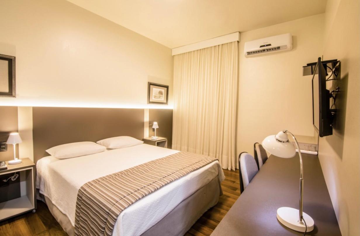 JR Hotel Marília Esterno foto