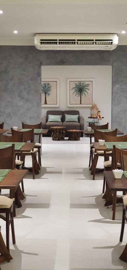 JR Hotel Marília Esterno foto