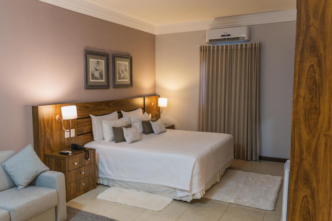 JR Hotel Marília Esterno foto