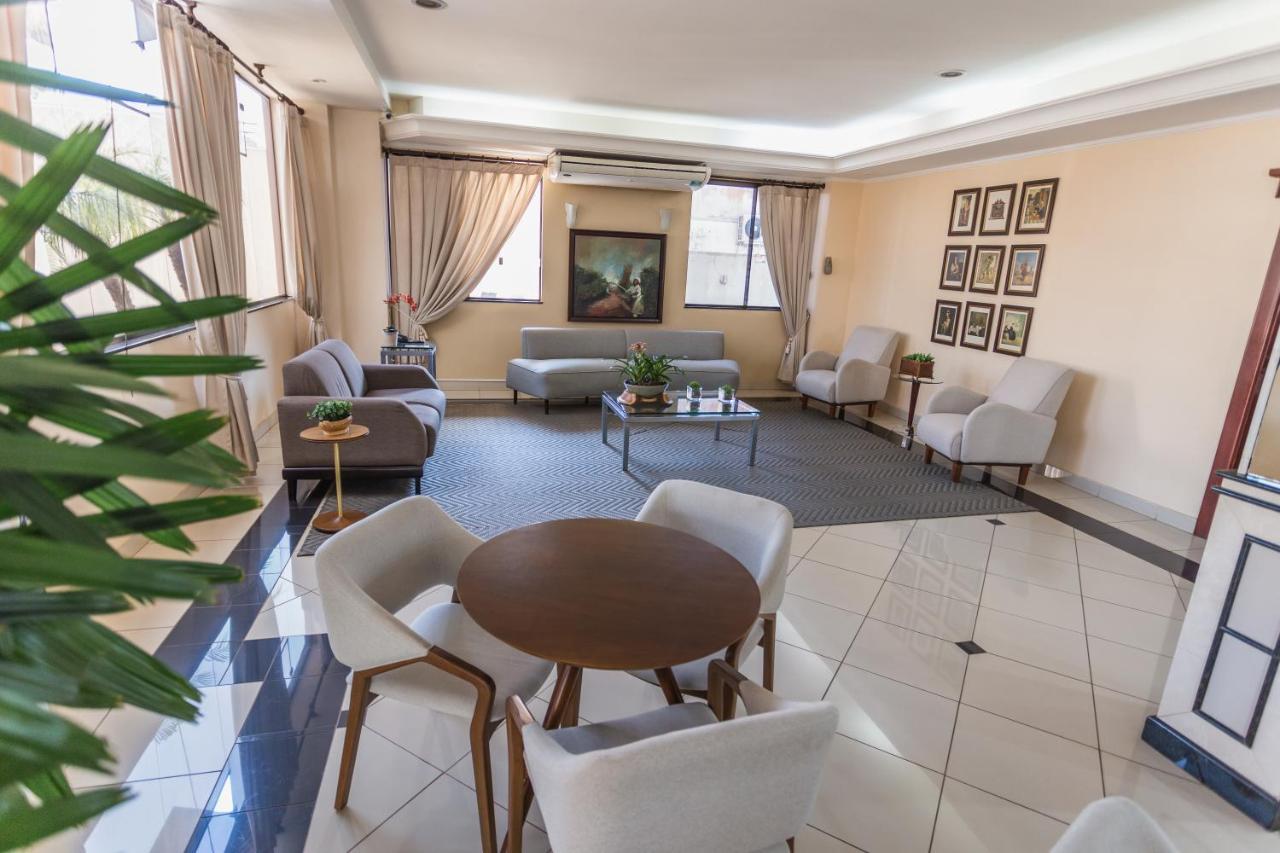 JR Hotel Marília Esterno foto