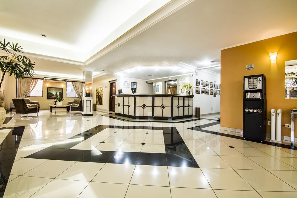 JR Hotel Marília Esterno foto