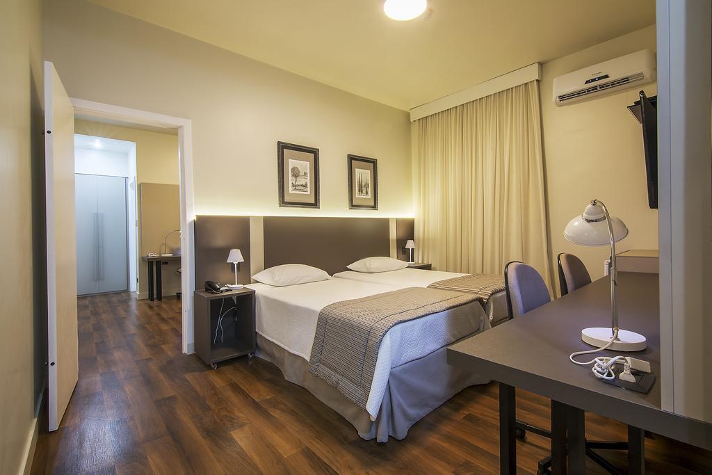 JR Hotel Marília Esterno foto