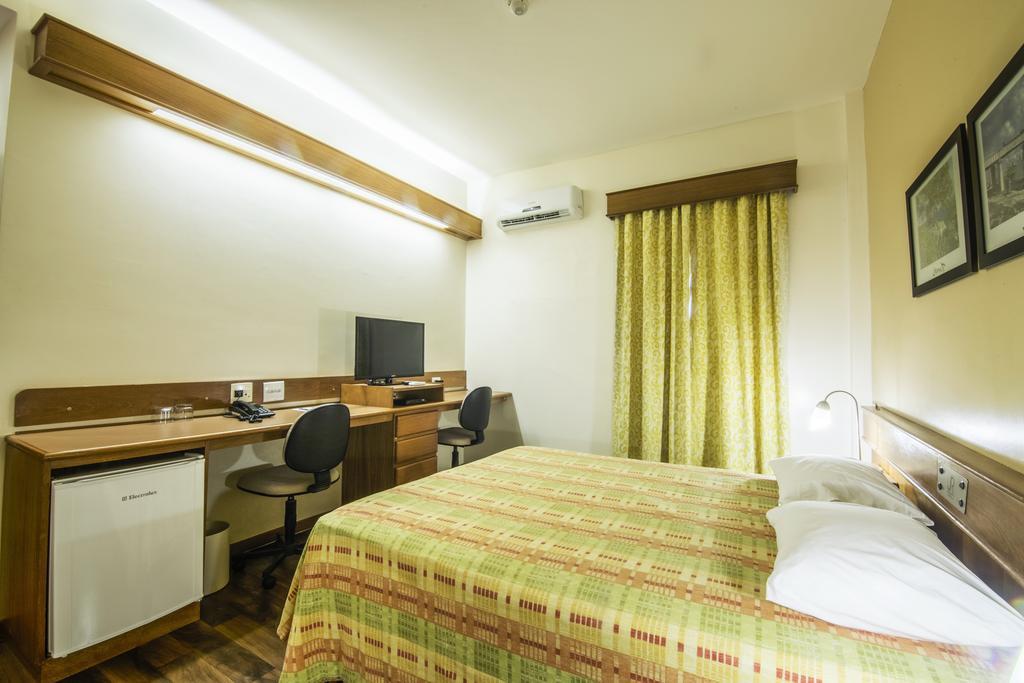 JR Hotel Marília Esterno foto