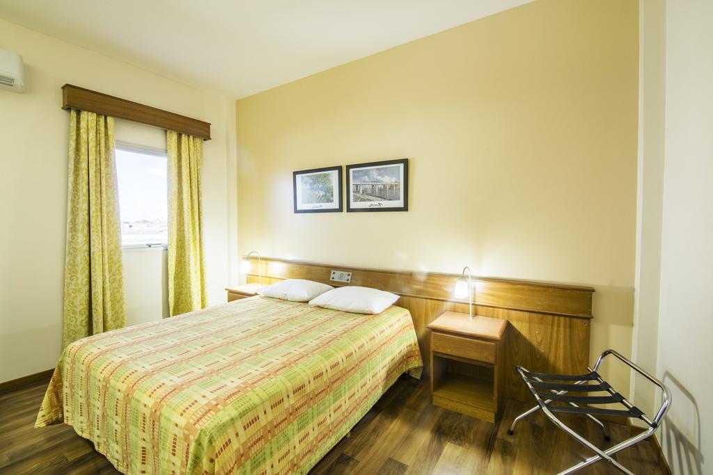 JR Hotel Marília Esterno foto