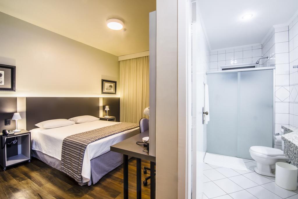 JR Hotel Marília Esterno foto