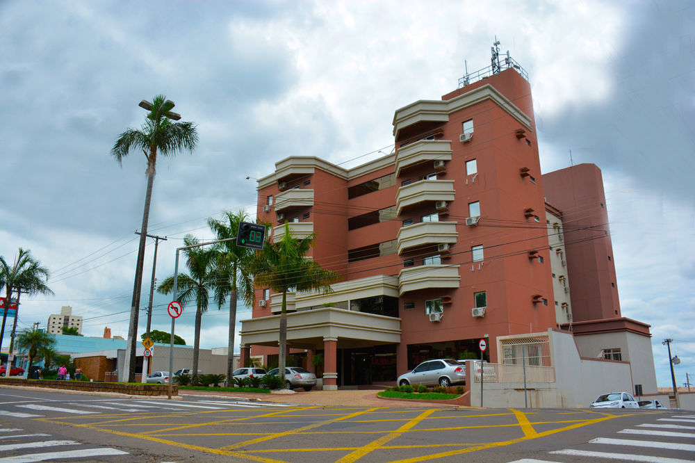 JR Hotel Marília Esterno foto