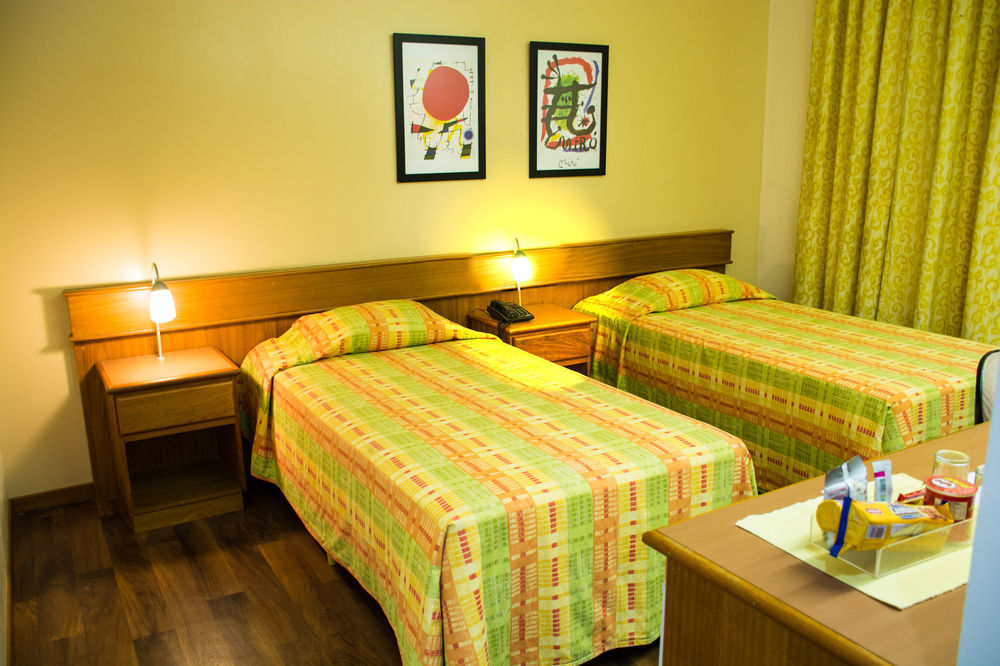 JR Hotel Marília Esterno foto