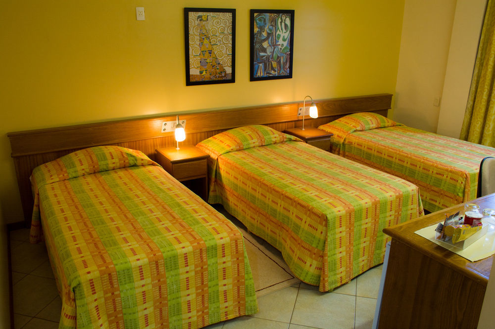 JR Hotel Marília Esterno foto