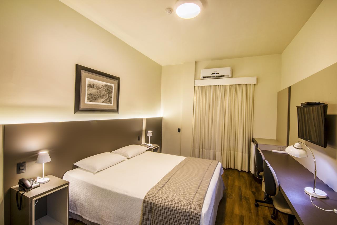 JR Hotel Marília Esterno foto